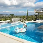 Vand Paradiso Villa *