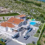 Vand Paradiso Villa *