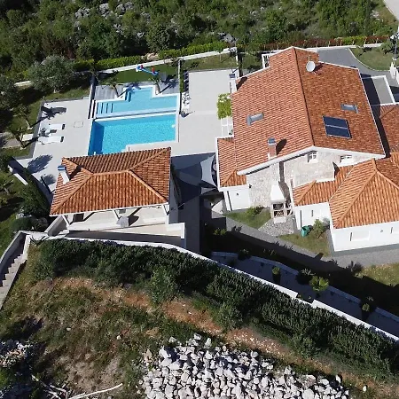 Vand Paradiso וילה