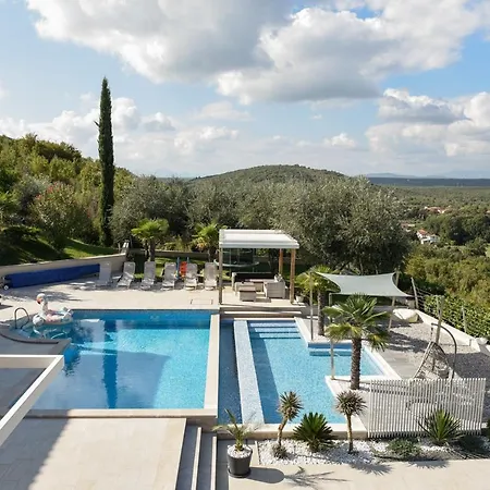 Vand Paradiso Villa *