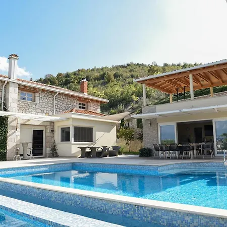 Vand Paradiso Villa *