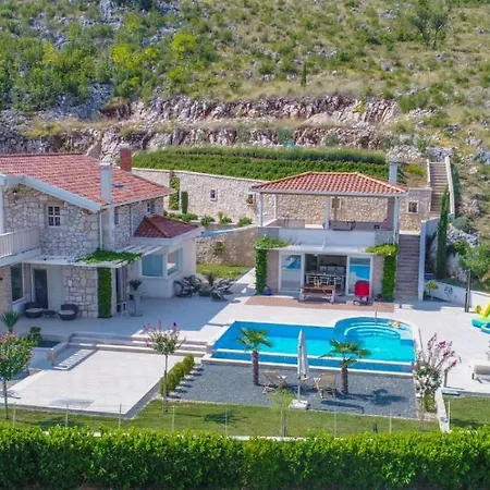 Villa Vand Paradiso *